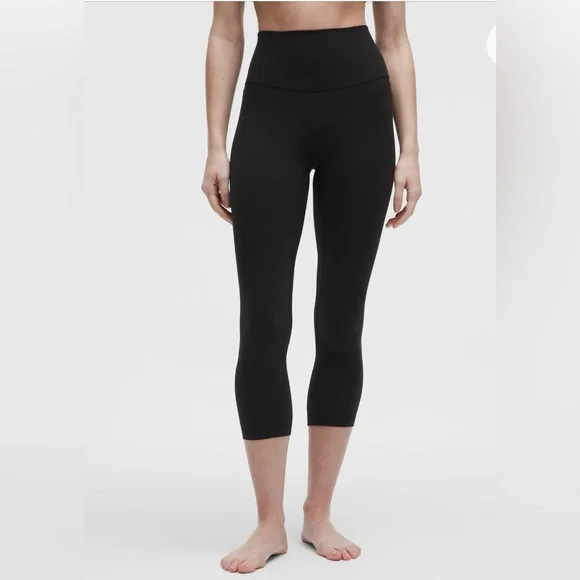 Lululemon High-Waisted Black Leggings Align 23” for Women - Picture 4 of 9